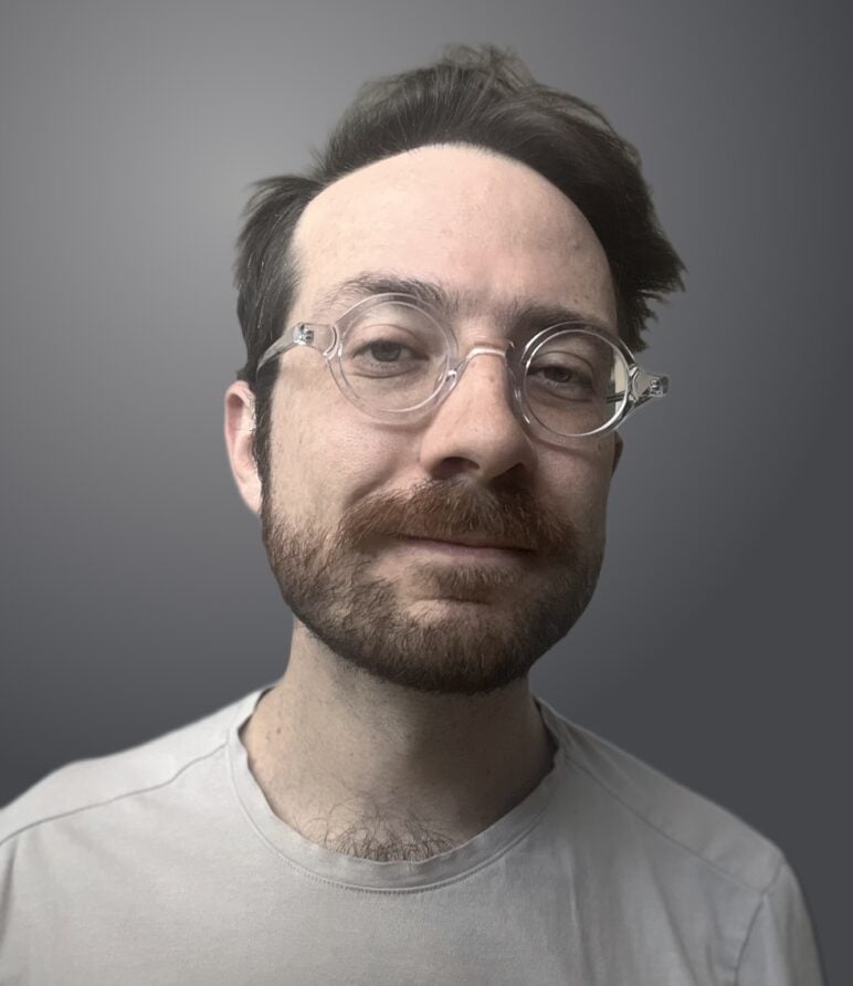 Headshot of Roddy Nikpour, assistant teaching professor at the Walter Cronkite School of Journalism and Mass Communication at Arizona State University