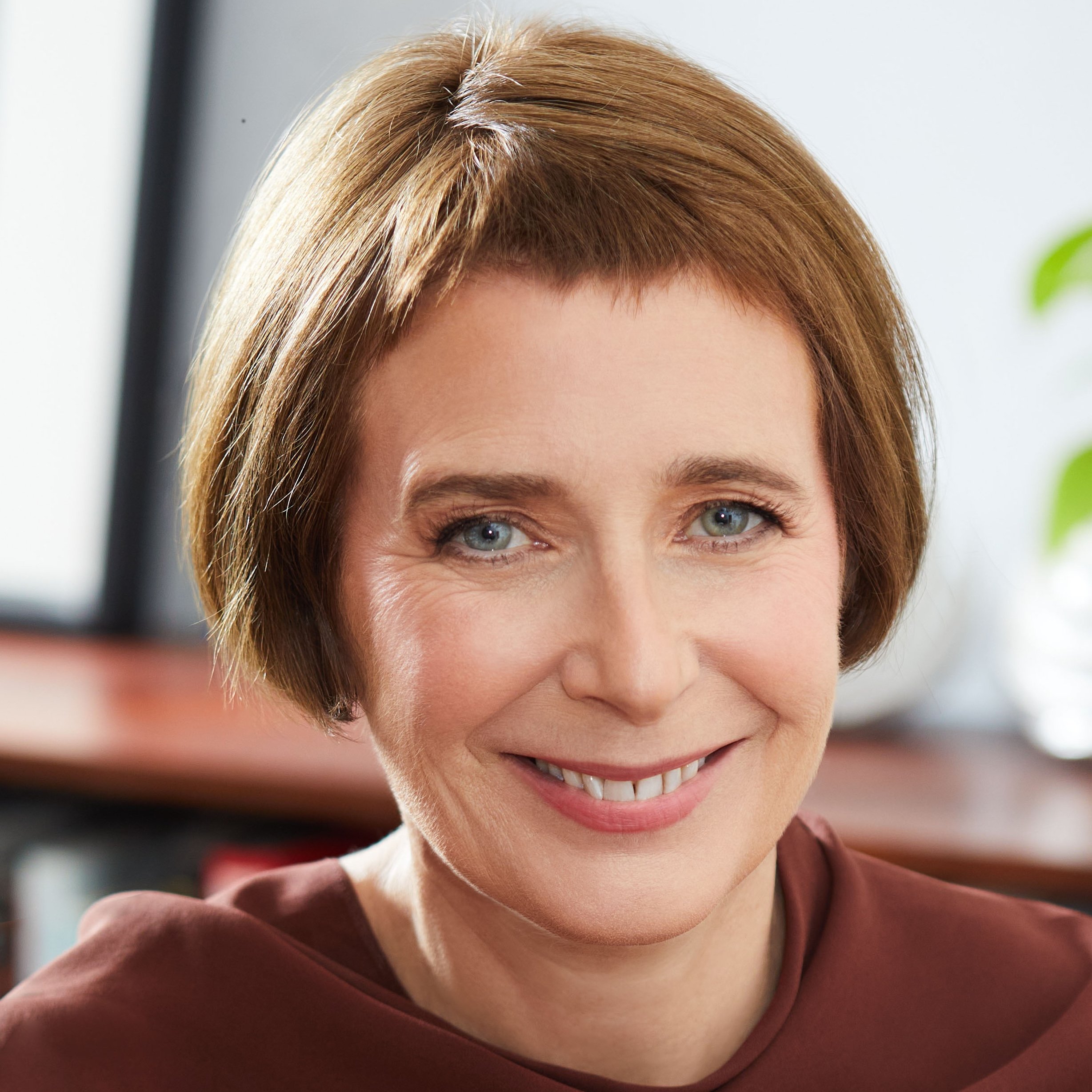 Headshot of New York Public Radio CEO Christy Tanner