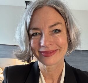 Headshot of Julie Parr