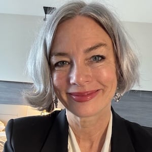 Headshot of Julie Parr