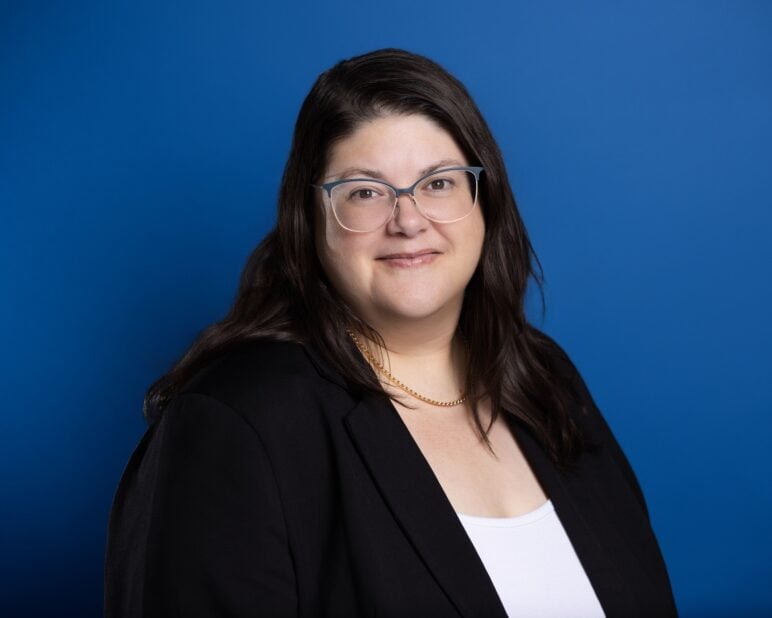 Headshot of Lori Henson, Rebuild Local News’ manager of government advertising policy.