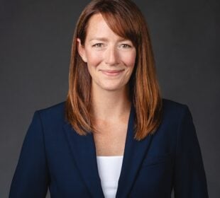 Headshot of Lauren Komrosky