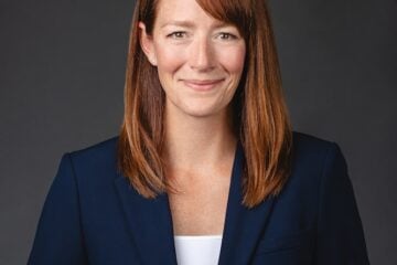 Headshot of Lauren Komrosky