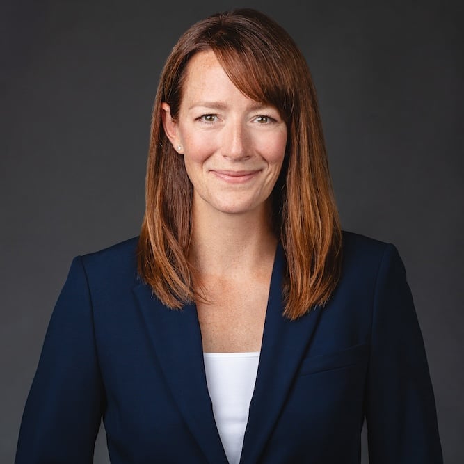 Headshot of Lauren Komrosky