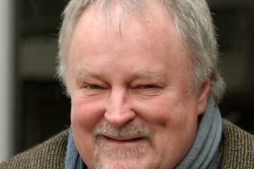 Headshot of Bill McGlaughlin, longtime WFMT classical music host